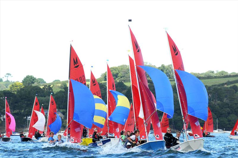 2011 Mirror Nationals at Restronguet - photo by Lee Whitehead Mirror Dinghies racing on a reach